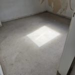 Schwarzer Kleber unter PVC oder Teppich: Kann darin Asbest enthalten sein?